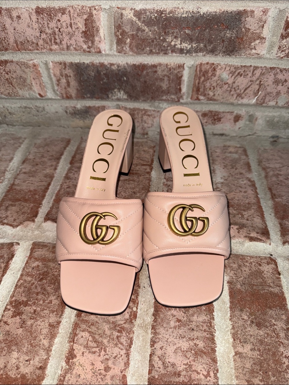 Women’s Gucci chevron matelasse Pale Pink Leather GG Quilted Slide Mules size 39